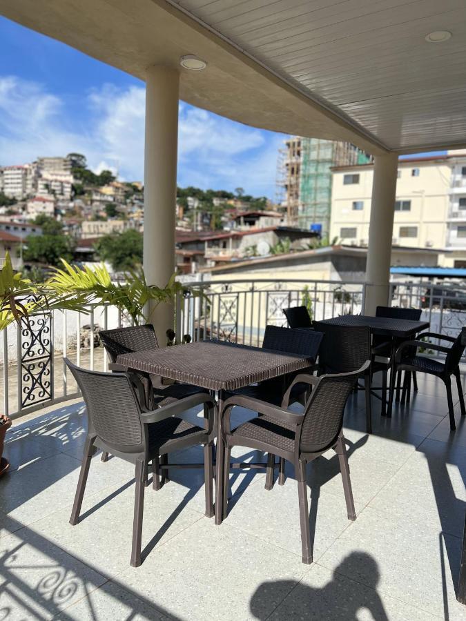 Sky Inn Hotel Freetown Exteriör bild