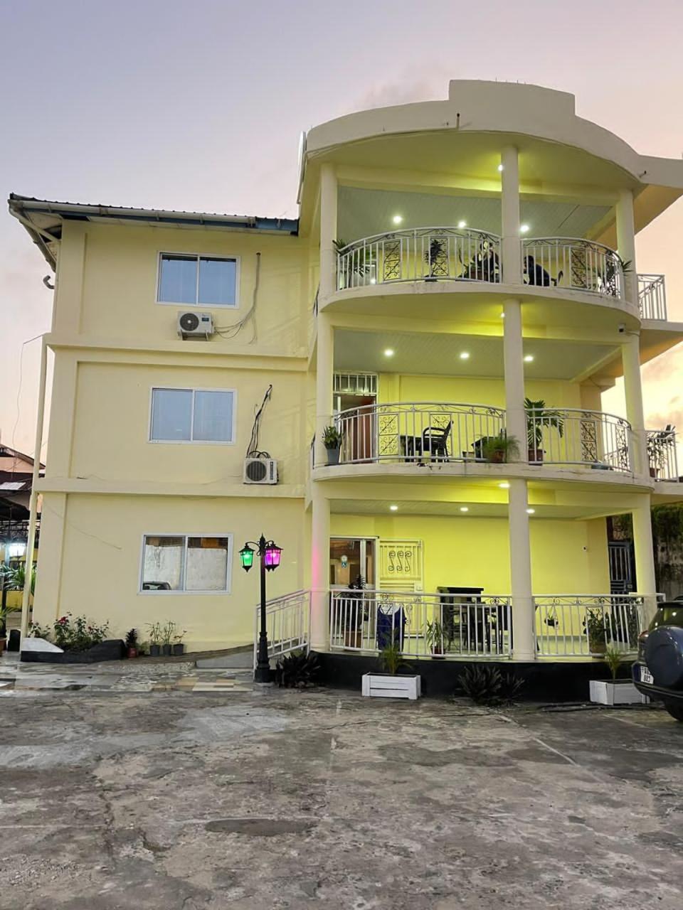 Sky Inn Hotel Freetown Exteriör bild